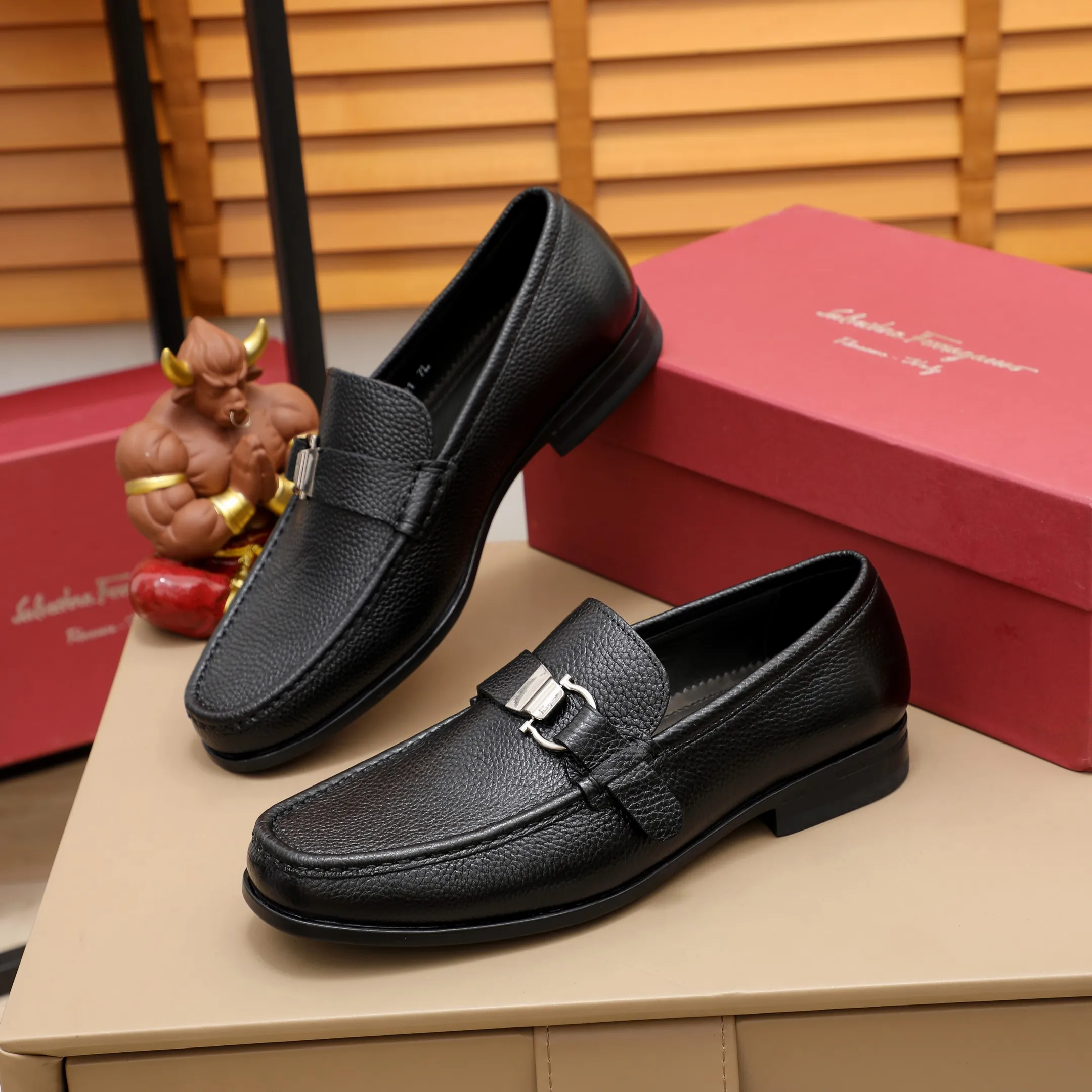 Men's shoes 💰540 🕷🕷🐂【Ferragamo】Ferragamo Popular fashionable casual shoes🇨🇳Official website counter 1:1 production, original mold opening💯Good quality visible, imported high-end first-layer pebbled calfskin, water-dyed🐂leather lining🌿very clear texture, high-quality waterproof, non-slip and wear-resistant outsole🎋high quality and low price, truly handmade🍓Black optional! Code number 38-45……